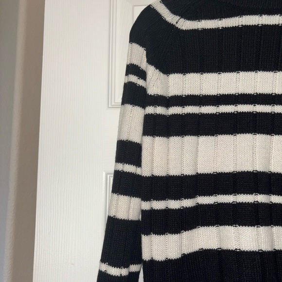 Cropped Striped Sweater - Picture 2 of 3